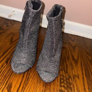 Steve Madden Gray Silver Ankle Boots Heels Peep Toe